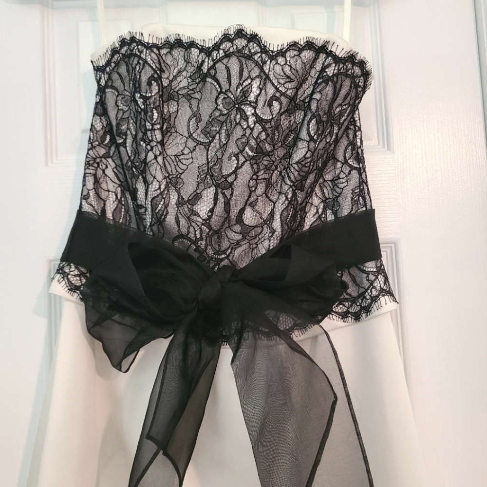 White House Black Market white & black lace strapless dress